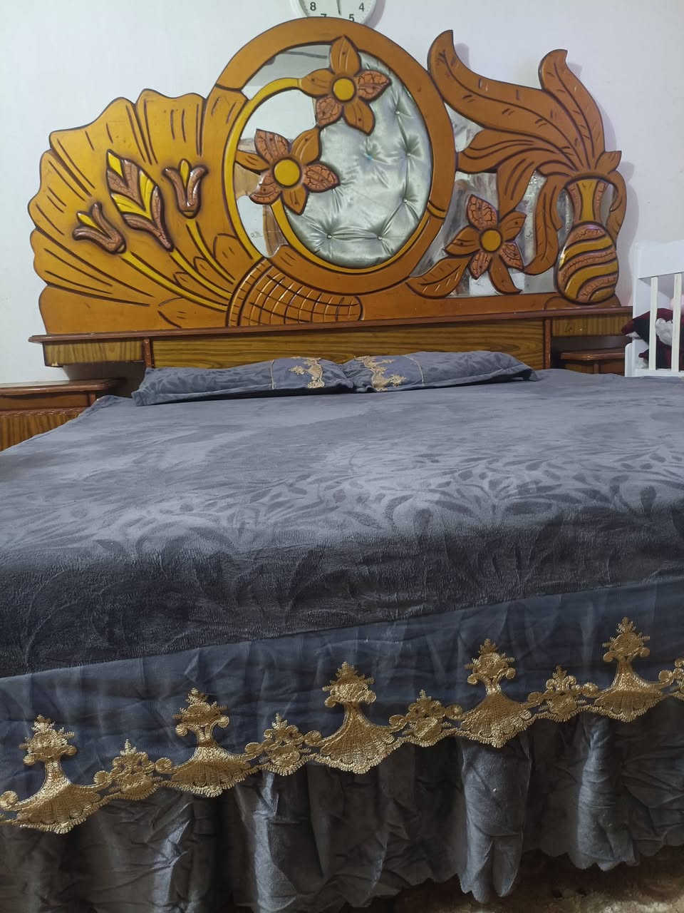 غرفه للبيع سعره 300  لليحب يتواصل على هذا رقم *********** واتساب موجود
