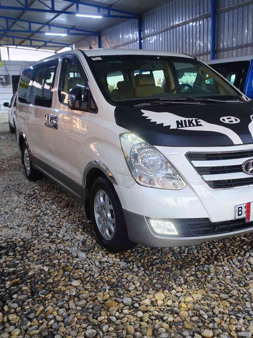 السلام عليكم
ستاركس 2012 مفتوح رقم واسط 
سياره بيه صبغ جاملغ خلفي والباقي كفاله 
رقم واسط دولي 
الاستفسار ***********
