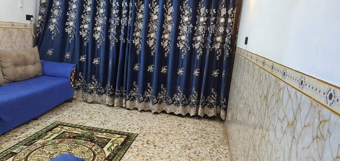 السلام عليكم اما بعد دار ٥٠ متر زراعي سند ٢٥ للبيع المكان ابو دشير قرب مدرسه ابناء العراق الاهليه يوجد بالقرب منه مدارس ابتدائيه +متوسطه +مستوصف صحي كافه الخدمات متوفر ماء +مجاري +كهرباء للاستفسار *********** فقط اتصال ما اجاوب رسائل تفاصيل الدار طابقين غرفيتن نوم الطابق الارضي استقبال + مطبخ +حولي + صحيات
