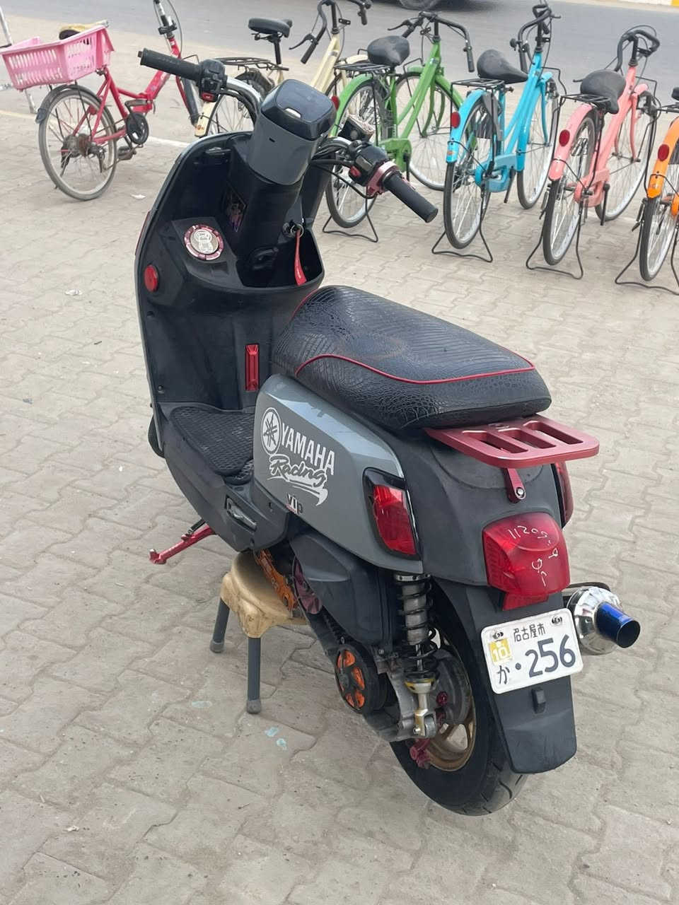 سلام عليكم شباب دراجه للبيع فول تزويد ماناقصه شي دراجه بيه مكينه أربع ما معروفه شكد دراجه بيه ويل مختلف بيه صدر قزم او صلنصه جيسو حديث *********** (مكلف بل نشر )
