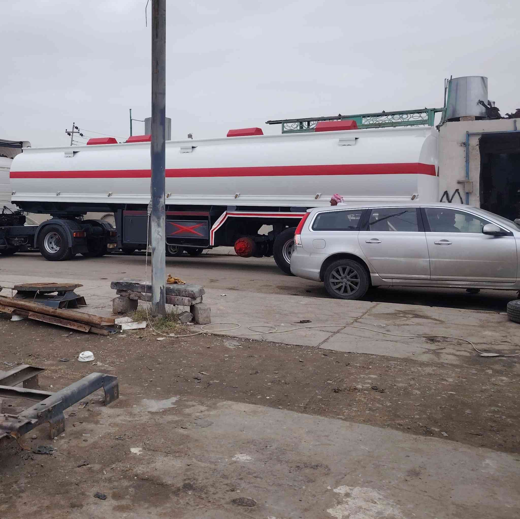 السلام عليكم اخوان  تانكي  للبيع  العنوان موصل السعر على رقم الهاتف ***********/٠@***********
