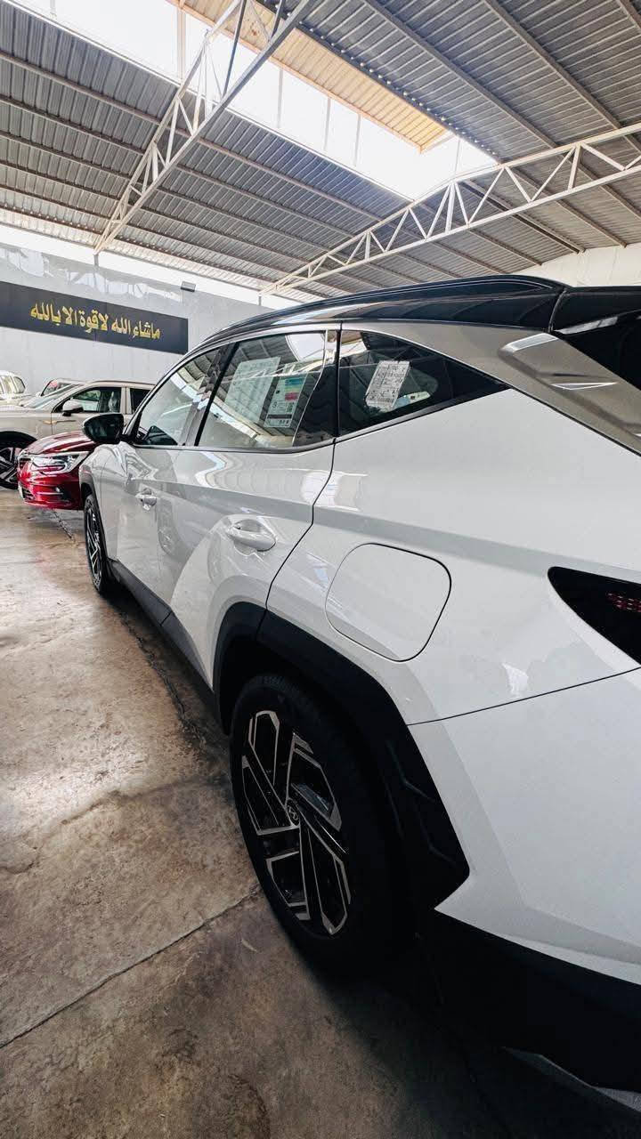 تحيه طيبه السلام عليكم
توسان 2025 تو كلر
زيرو صفر 

فووول مواصفات 

شاشه متصل تدعم كار بلاي + أندرويد اوتو 
عداد دجتل متصل 
شحن لاسلكي 
كشنات جلد بيجي 
كشنات كهرباء 
حساسات امامية + خلفية 
كاميرا خلفية دواره 
مثبت سرعة 
تحديد مسار 
دخول ذكي 
تشغيل ذكي 
جنطة كهرباء 
بصمه جنطة 
ويل كبير 
لدات أماميه 
لد خلفي متصل 
لايت دوار ويا الستيرن
قطعتين تبريد خلفي 
هاند بريك بصمة 
انظمه قياده سبورت ايكو نورمال …
مرايات اسود 
تحكمات ستيرن 
بردات خلفية 

رقم بغداد دولي باسمي تحويل مباشرة سنويه هزه جديد 
السعر 237 ورقه 
اي استفسار رقم صاحب السياره م
***********
مكان بغداد البياع
