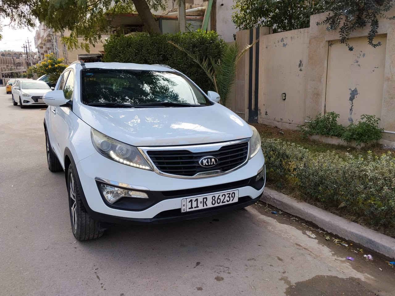 السلام عليكم 
شباب سبورتج للبيع موديل 2013 ابيض اللون. مفتاح بصمة يدات الباب نيكل .داخل جلد ايرباكات عدد 8 اشاير بالمرأه الجانبية تبريد بيانو شاشة ماشية لحد الان 101 الف حقيقي ويل كب اسبيرهة بعدة على وضع الشركة منازل مكفولة من الضربة والصبغ والبارد ومحرك حجم 2000 دوش مشتريهة لمن كانت زيرو بأسمي ورقمهة حاليا انكليزي الجديد وسعرها 153 ورقة وبيهة مجال بسيط وموقع السيارة بغداد الكرخ السيدية للتواصل على الرقم ***********
