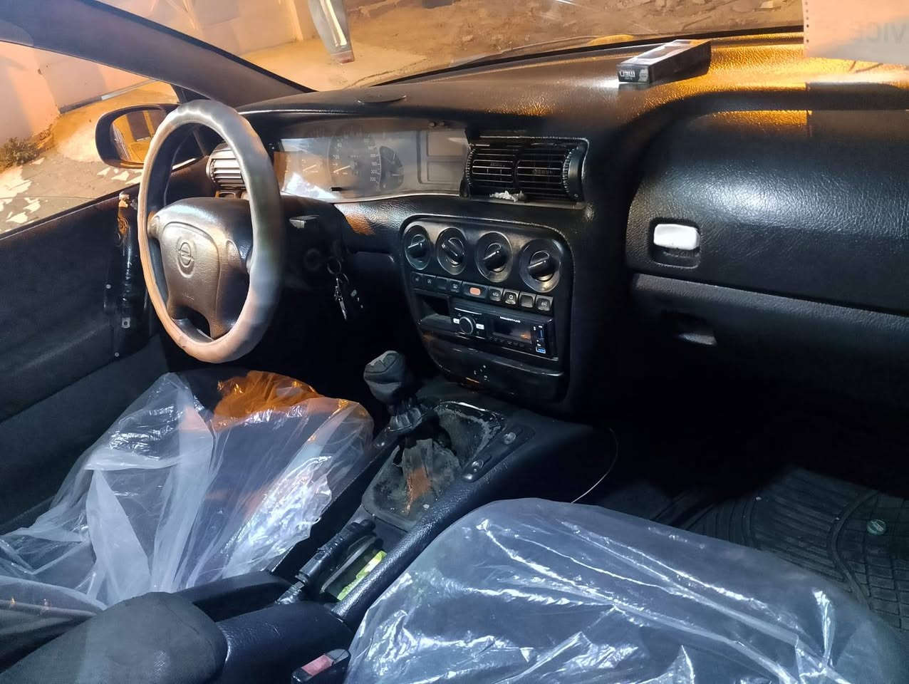 السلام عليكم اوبل بزون موديل 95السياره محرك وكير شرط تايرات جدد السياره كلها بلاديه مابيها بقطرت خياس ولا معجون صاحبها مسافر بيها وكاله خاصه السعر ٢٤ وبيها ترهم مراوس مجال للتواصل ***********
