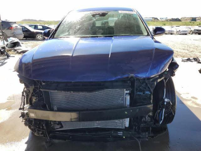 توسان موديل 2023 نص فول موصفات سياره جديده ماشيه 18الف الظربه موضحه بل صور ارباكات سالمه موجوده بل بصره الشراي يتصل سعر 180$وبيه مجال الاتصال ***********
