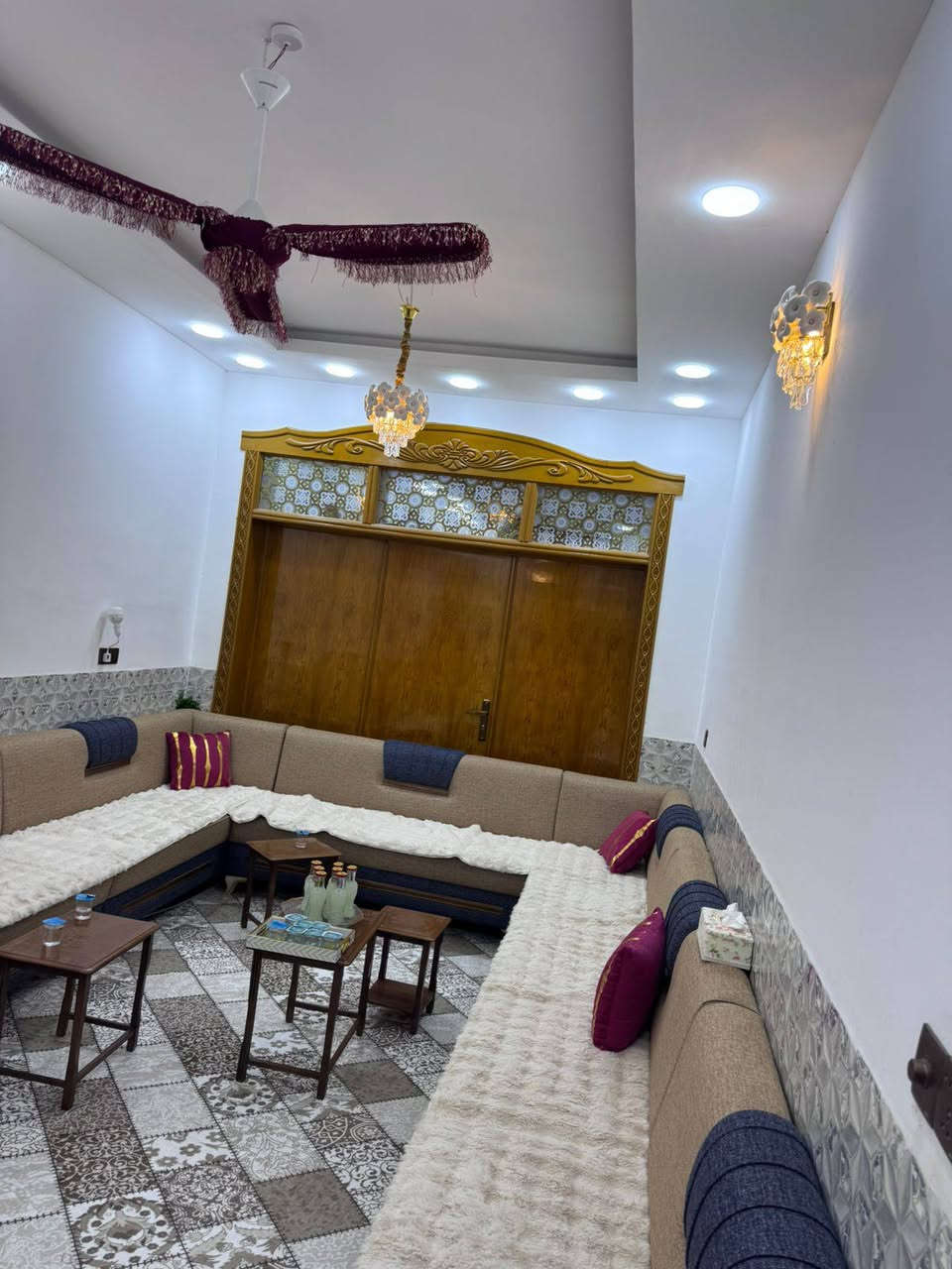 عقار للبيع مساحه 130متر في منطقة 10بناء جديد طابقين السعر 195مع المجال 
مراجعة مكتب أنوار المكرمة أو الاتصال على الرقم التالي ***********
@
