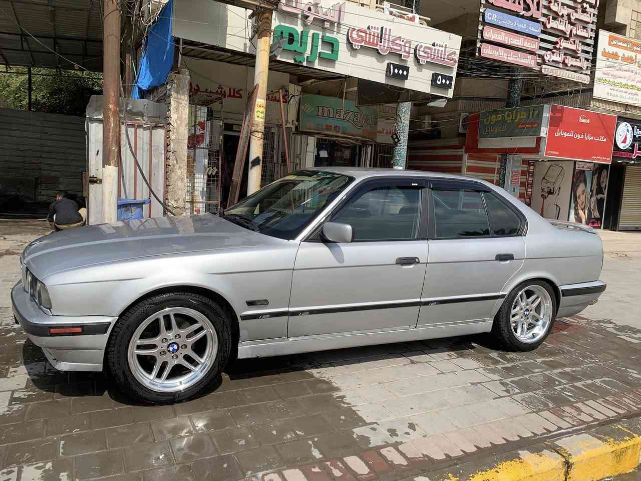 السلام عليكم
Bmw 525 i 1991
(مسكر عدل )
رقم بغداد جديد وسنوية جديدة والهزه جديدة (بأسمي )
تحويل وره يوم 
السيارة نظيفة وجاهزة من كلشي 
3 انظمة قيادة 🏁
گير محرك صدر كله نظيف ✨
تبريدها شغال ❄️
سنترلوك 4 ابواب (سويچ شخاطة)
تخم تايرات شديتها قبل 3 اشهر
باتري جديد قبل 3 اشهر شديته 🔋
كشنات تحكم كهربائي 
الويل M 🛞
لايتات زينون 
الجام كهرباء
السيارة مكفولة من الكص واللغود مصبوغة عام للجمالية ✨بيها ملاحظات بسيطة   
السعر (67$ورقة) وبيها مجال قليل حك الجيه 
بغداد / البنوك
***********
