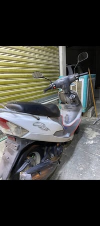 عيوني عندي دراجه قبل فترة اخذتها ب625 وهسه متوازي كلش واريد ابيعها قيم...