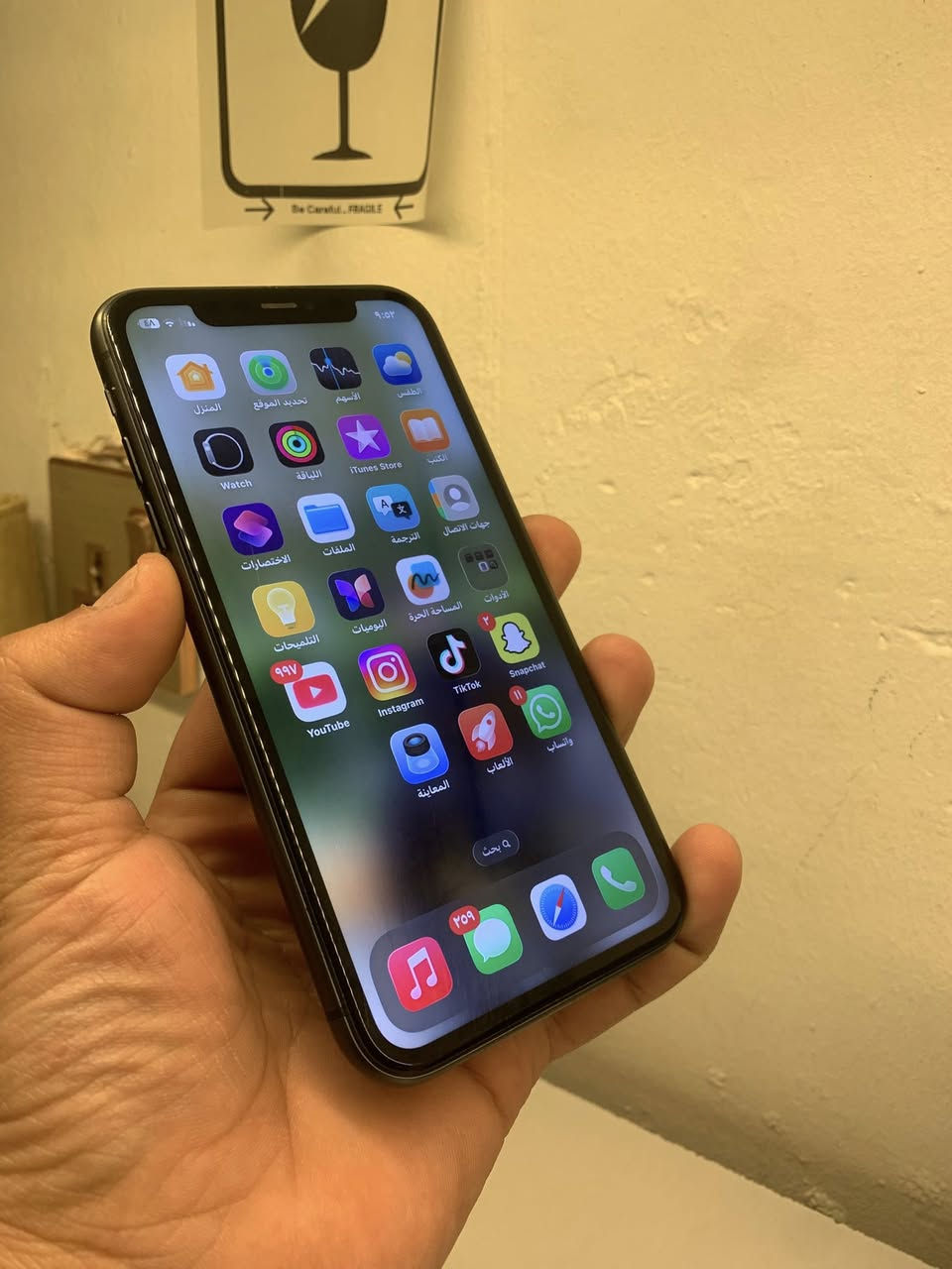 آيفون 11 عادي __ 64 كيكه كل شي بلادي جهاز مامفتوح فيس ايدي شغل  كل شي شغل شرط سعره 250 مكاني كركوك روناكي***********
