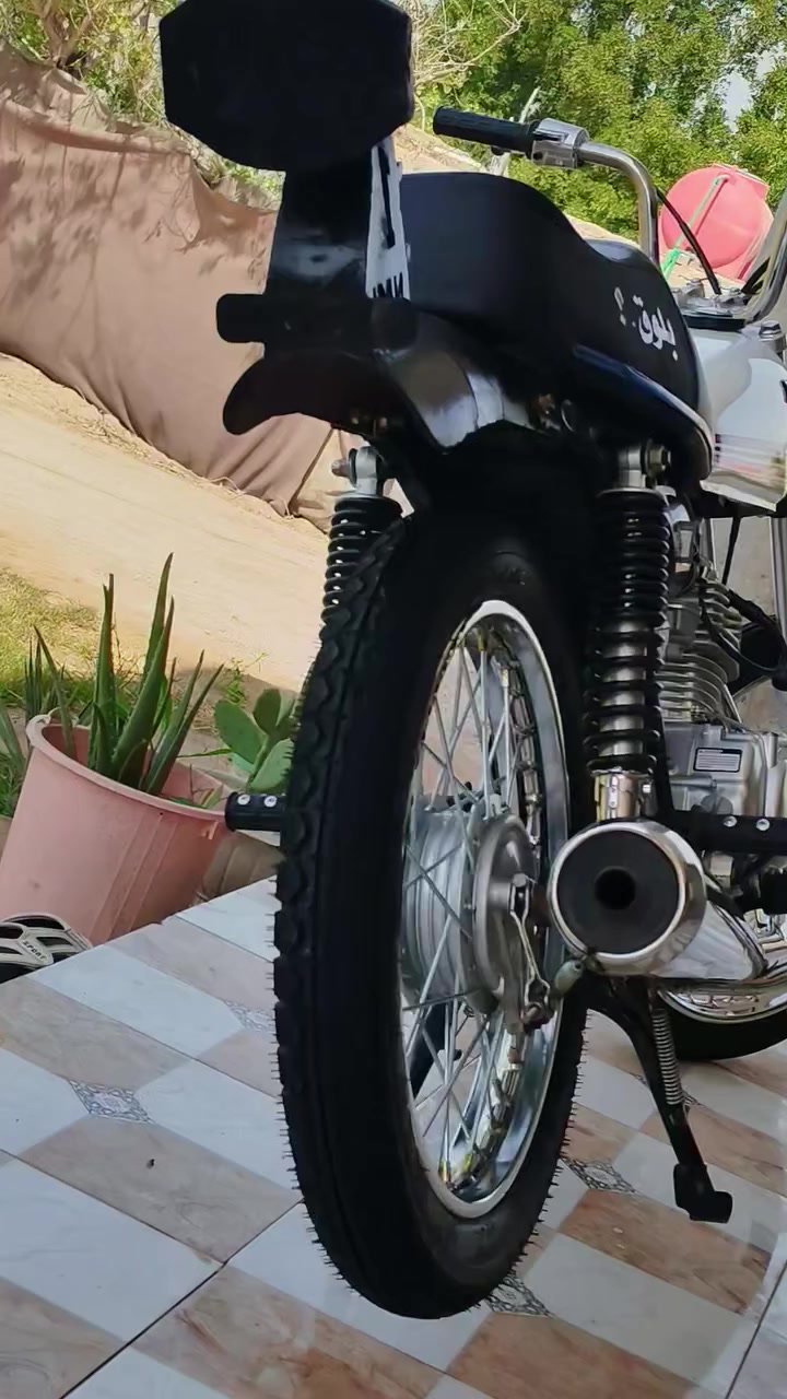 سلام عليكم دراجه للبيع مكينه 26
شاصي 2020 اتفيلس ما مفيلسه سعر 800قفله 
دراجه متعوب عليه من كلشي ***********
