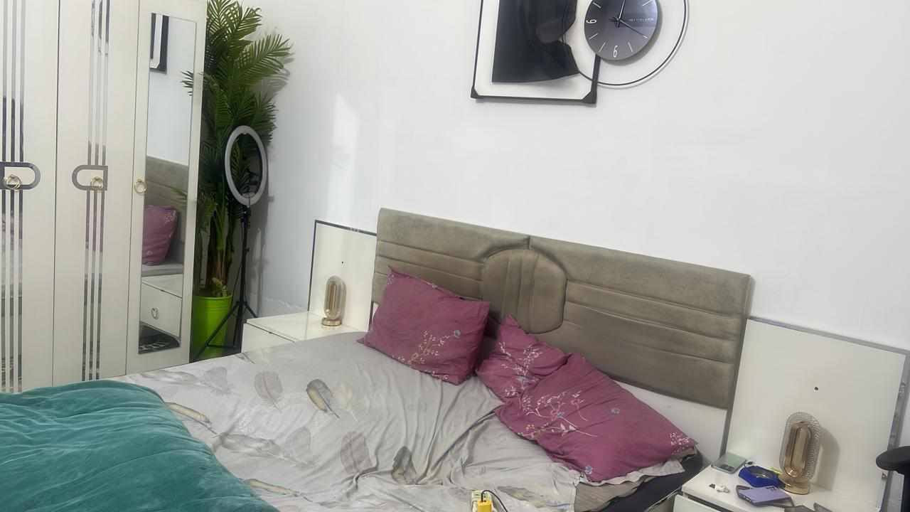 غرفة نوم تركية (5 قطع) مستعملة ونظيفة جداً للبيع.
الغرفة بتصميم عصري وأنيق، ومناسبة جداً للمساحات المتوسطة.
السعر المطلوب 450 ألف دينار عراقي، وبيها مجال بسيط للشراي الطيب.
الموقع: بغداد - منطقة الشعلة.


**إذا كنت صاحب هذا الإعلان وتريد حذفه لأي سبب، رجاءا أرسل رسالة إلى الدعم الفني**