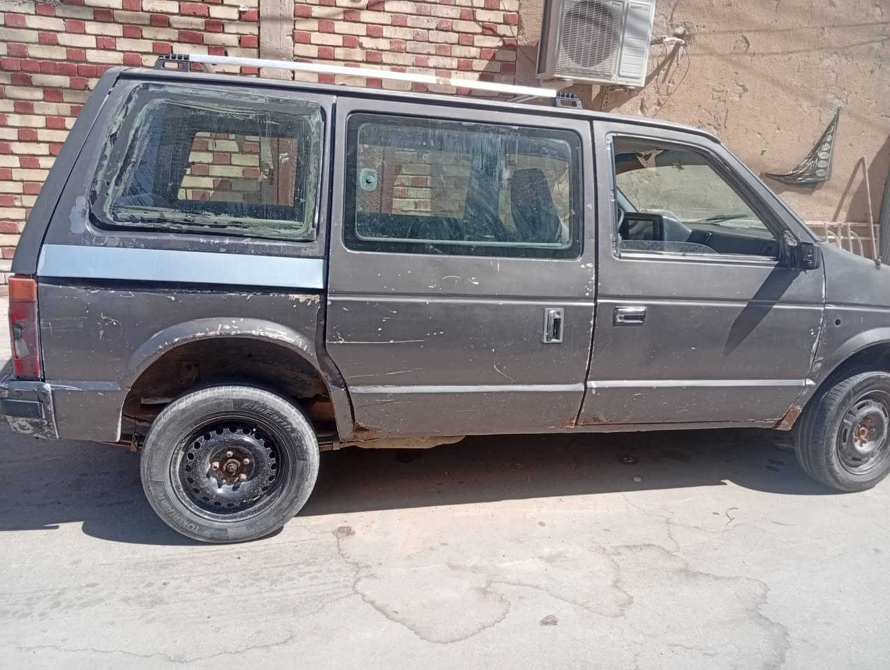 كلايزر موديل 90 للبيع سياره مرتبه 
كلايزر موديل 90 للبيع 
السعر 17 وبيها مجال سياره مرتبه ومال بيت وبلاش 
*********** واتساب اتصال
