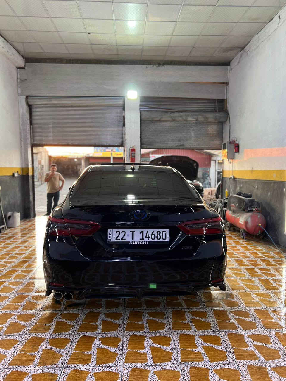 الرقمين بيهن واتساب 
***********–***********
للبيع تويوتا كامري موديل 2023 هايبريد 
 فول مواصفات  بصمه و سلايت فول 
سعر البيع 190 ورقه و بيهه مجال 
بيهه جاملغ امامي و جاملغ خلفي و نص صندوق صبغ بدون دواخل  مكان السياره دهوك عقره أربيل, العراق
