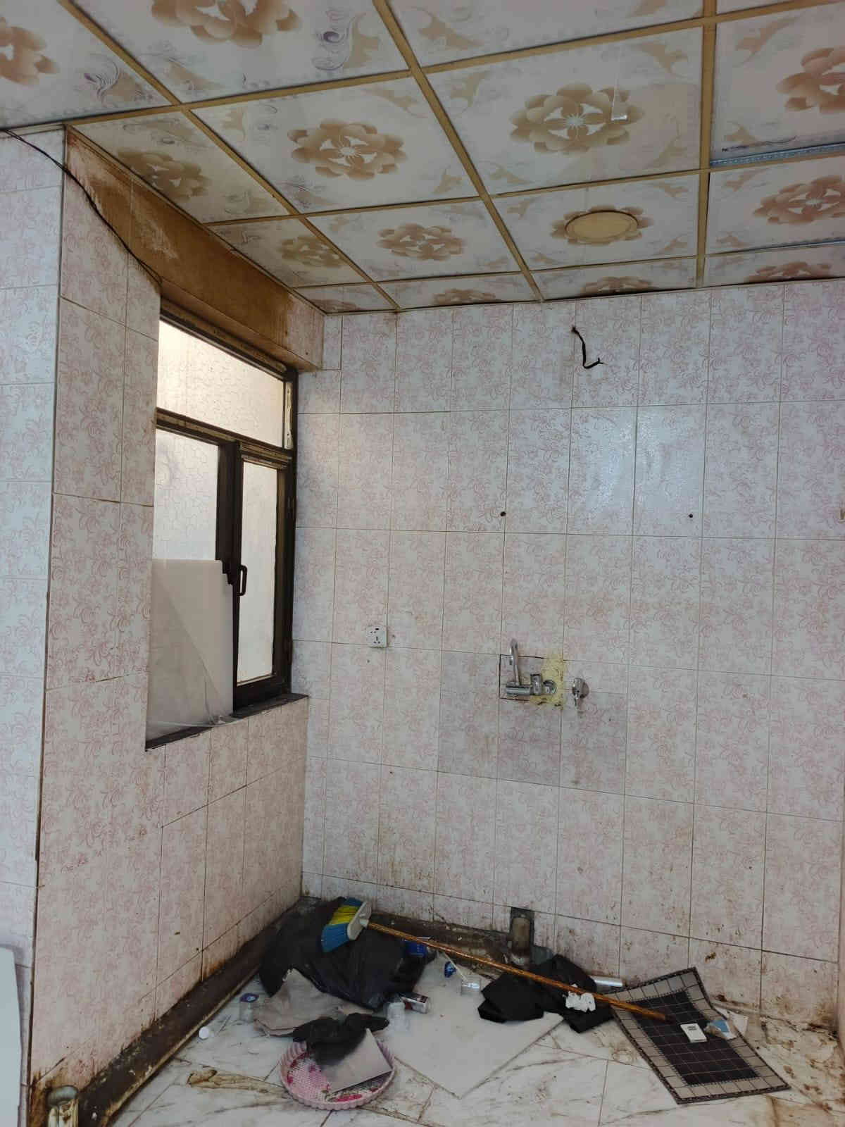 للبيع شقه سرقفليه البنوك حي سومر شارع المدارس بناء نظيف مساحة ٧٥م طابق ثاني بيه ٢نوم وصاله وخدمات السعر ١٤ والايجار ٢٠٠ للاستفسار ***********
