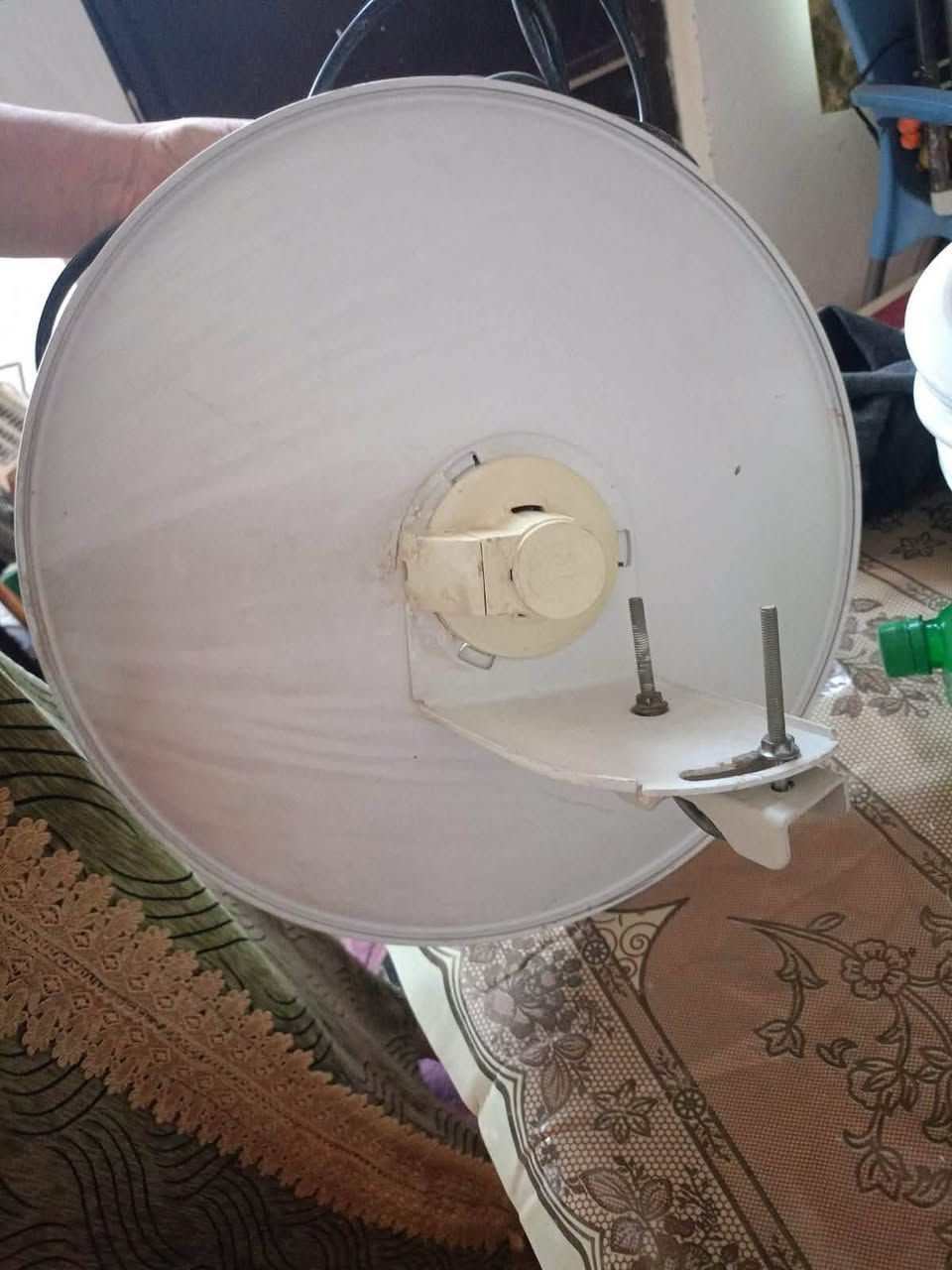 سلام عليكم
منضومه انترنيت كامله للبيع وشرط على الفحص وضمان نانو بور بيم + راوتر تيندا + واير 20 متر 
سعره(100) وبيه مجال 
الشراي يراسلني واتساب *********** 
مكاني في بهرز
