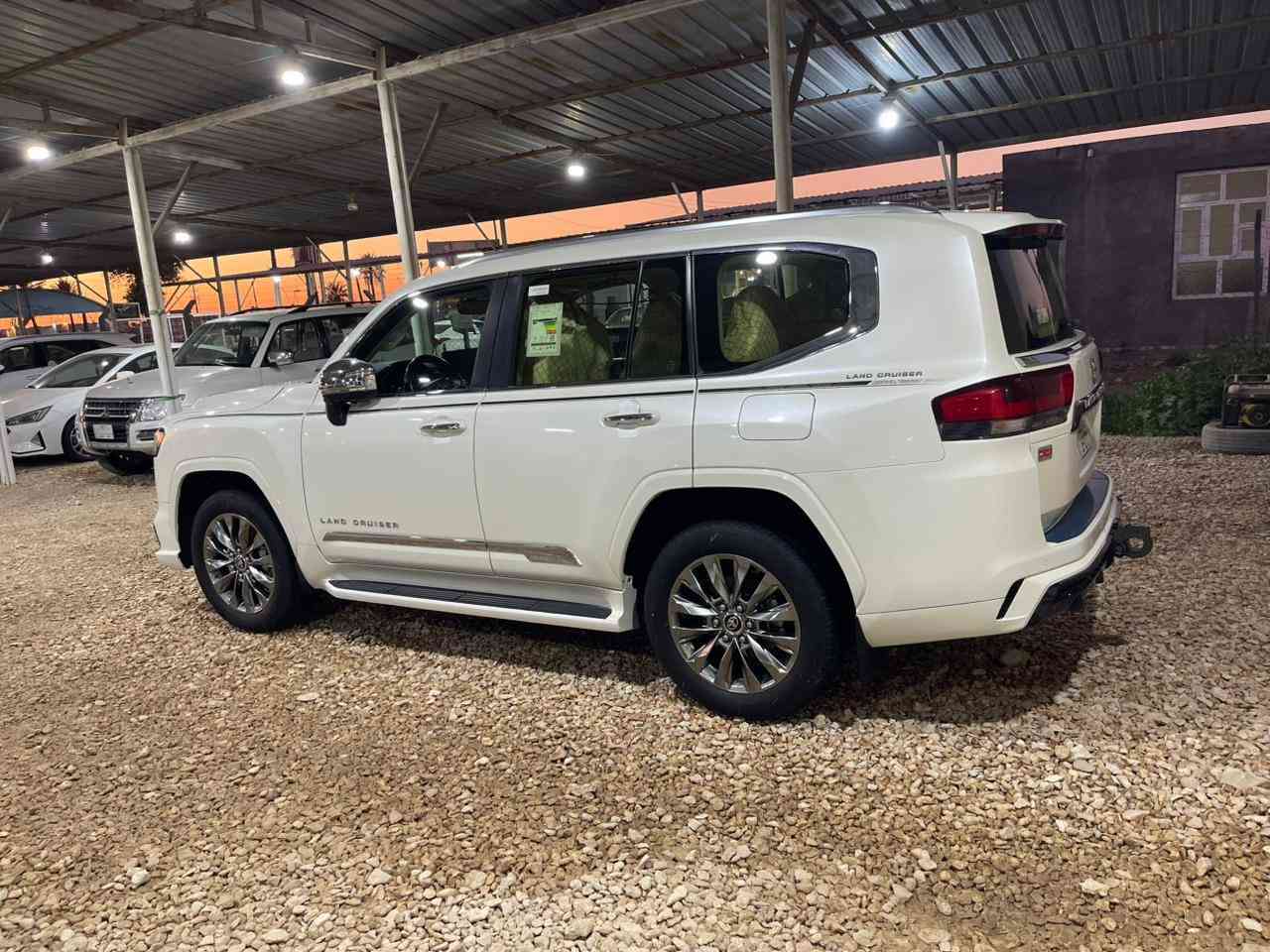 السلام عليكم لاندكرور ساز 2024 لمتد 5كامرات مكفوله كفاله عامه ماشيه 43 الف رقم بغداد باسمي تحويل مباشر الديوانية الحمزة الشرقي السعر 725$ 
***********
