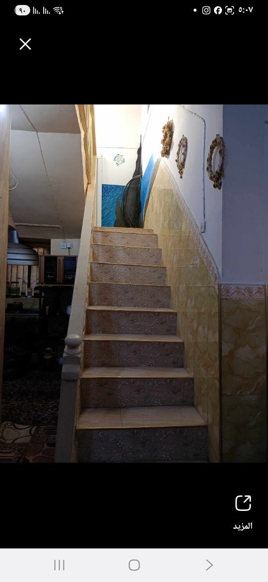 بيت للبيع/ السماوه 
-----------------------
حي الشهداء الثانيه 
------------------------
مساحه ٢٠٠ متر طابقين مسلح 
------------------------
٣ غرف وصاله وبراني ومطبخ وصحيات + محل 
------------------------
السعر ١٣٠ مليون 
------------------------
*********** / ***********
------------------------
للإستفسار مراجعة  مكتب عقارات قاسم  كاظم قرب كافتريا كناري مستعدون للاستقبال كافه العروض
