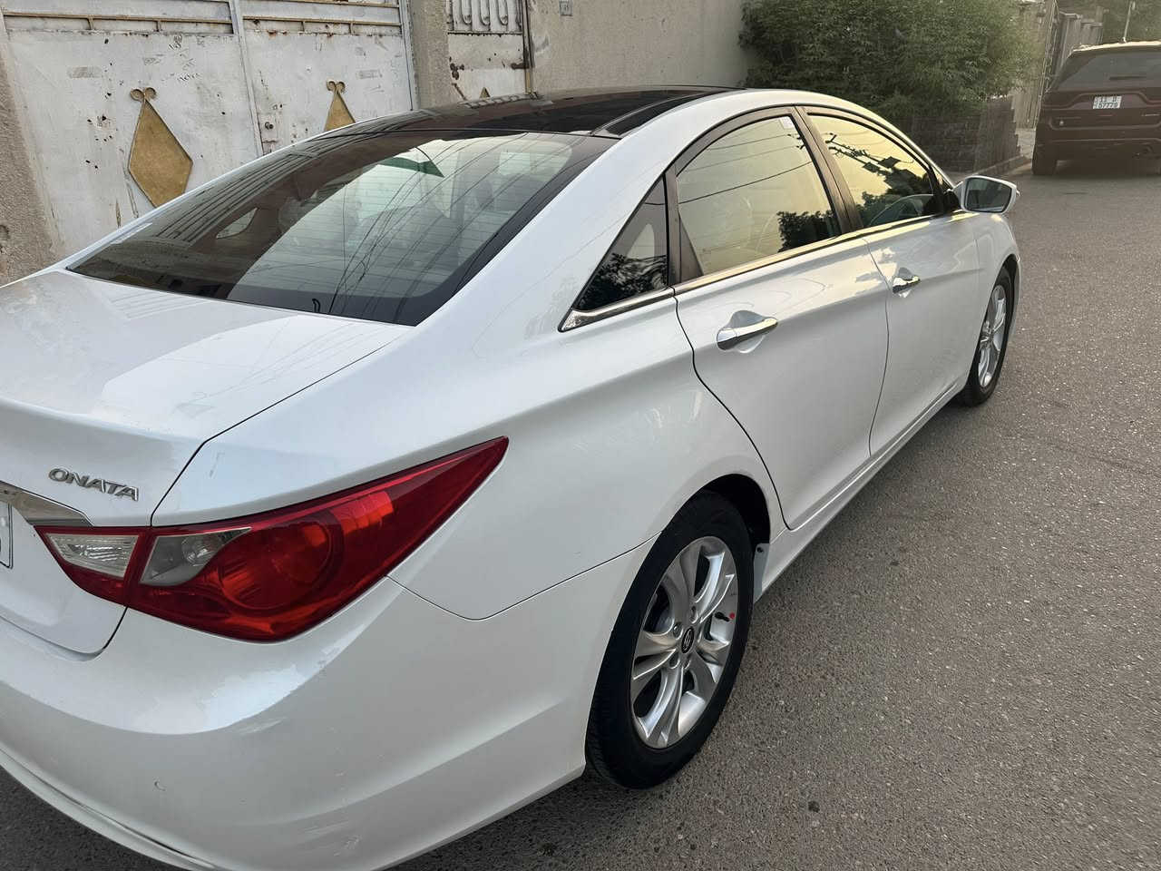 سوناتا خليجي 
مديل 11 
فول مواصفات ماشيه 71 الف 
محرك 2400 دوش 
لون ابيض صدفي 
سقف فتحتين فول الفول
 3 بصمات
رقم جديد سنويه جديده 2031 
 عنوان البصره  
***********
