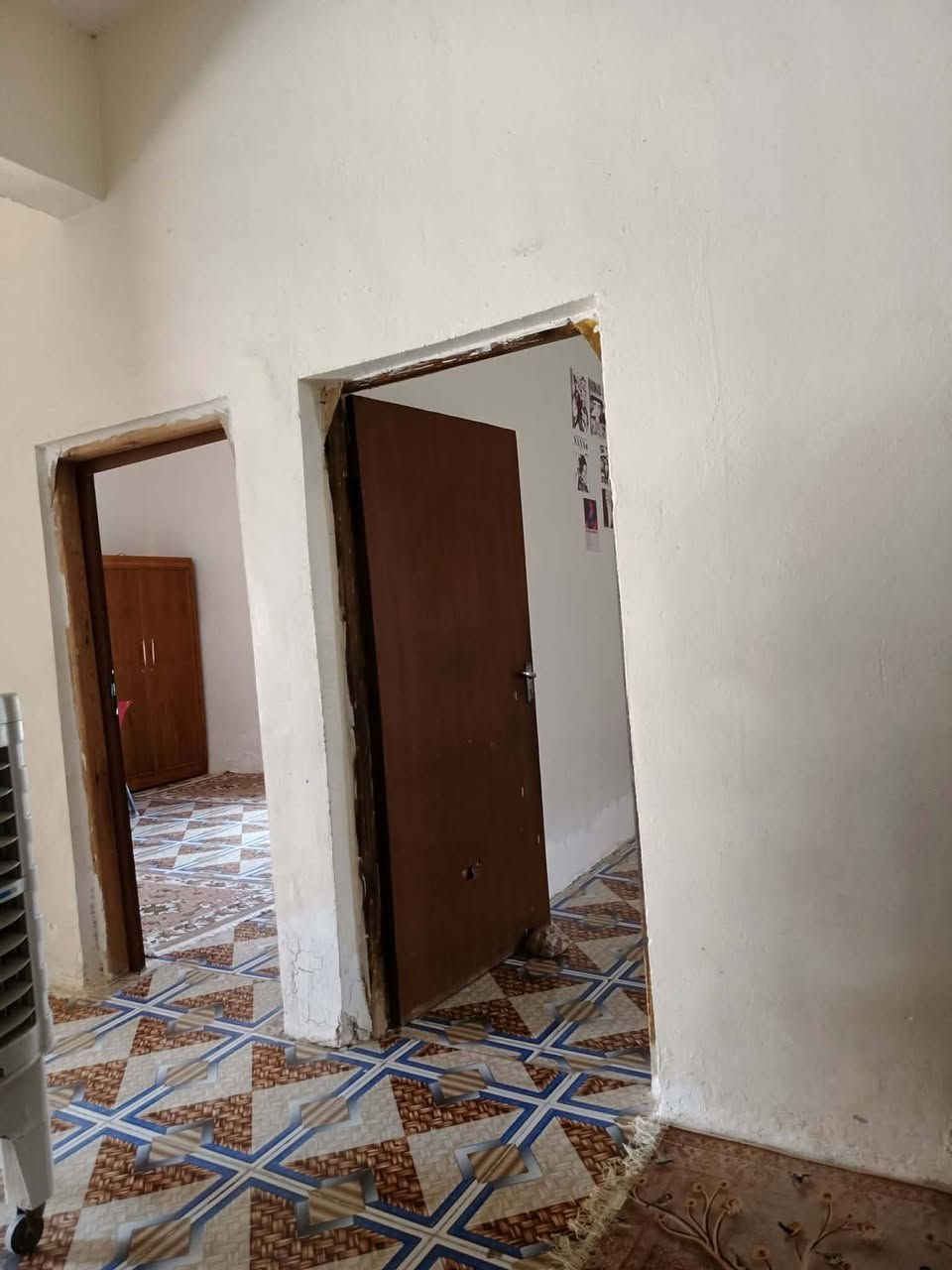 #بيت_______للبيع
المساحة 352 متر ....
يتكون من ثلاث غرف وبراني وصاله ومطبخ وصحيات داخلية وخارجية 
المكان حي الملايين خلف حسينية ال رباد 
بصف بيت  ضاهر الفتين 
الاستفسار الاتصال على الرقم ***********
