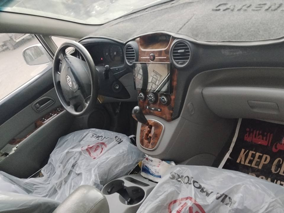 كيا كارينز محرك وكير جديد تبريد ثلج قطعتين داخل صاج سياره مصبوغه حزام جماليه بدون قماره وبيها ملاحضات بسيطه بلكشر موضحه صدر امامي تخم تاير باتري 7 راكب محرك 2000 دوش مكانها بغداد كرخ سعرها 85 وبيها مجال بسيط *********** بغداد, العراق
