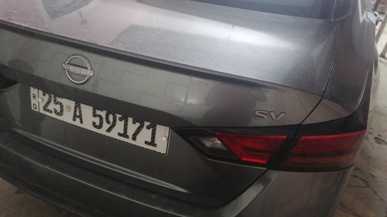 سيارة نيسان التيما موديل 2023 نوع SV اضراره تبديل الباب الخلفي من طرف السائق وبيه تعديل بسيط من طرفين باب ماشية 130 كيلو سعره 170ورقة والرقم كركوك للاستفسار ***********
