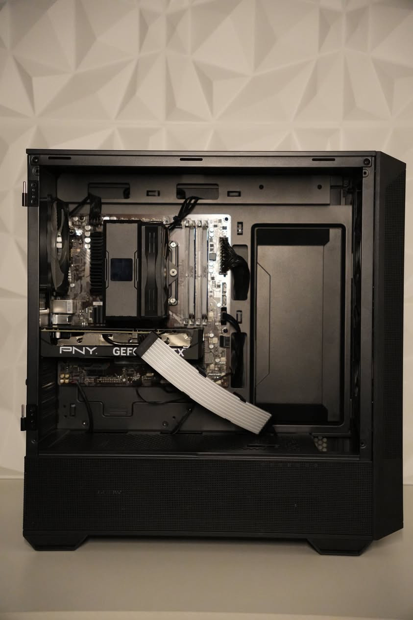 تجميعة اغلب قطعها جديدة للبيع
RTX 4060 8GB PNY Twin Fan نظيف كامل الملحقات

Core i5 14400F Tray جديد ضمان 3سنوات

Motherboard B760 gigabyte Wi-Fi 4Slot

SSD nvme 512GB الصحة 100%

Ram ddr4 2*8 XPG 3200 جديد 

Power supply Redragon 650W 

Case Antec 2F an 140mm , 1Fan 120mm

CPU Cooler air Redragon + cpu temperature 

ظايفلها ستريمر للكرت جديد 
التجميعة جديدة بالمعنى الحرفي
عنواني كربلاء 
للتواصل ***********
توصيل موجود لكل المحافظات 

التجميعة ضمان سنة بيها❤️
