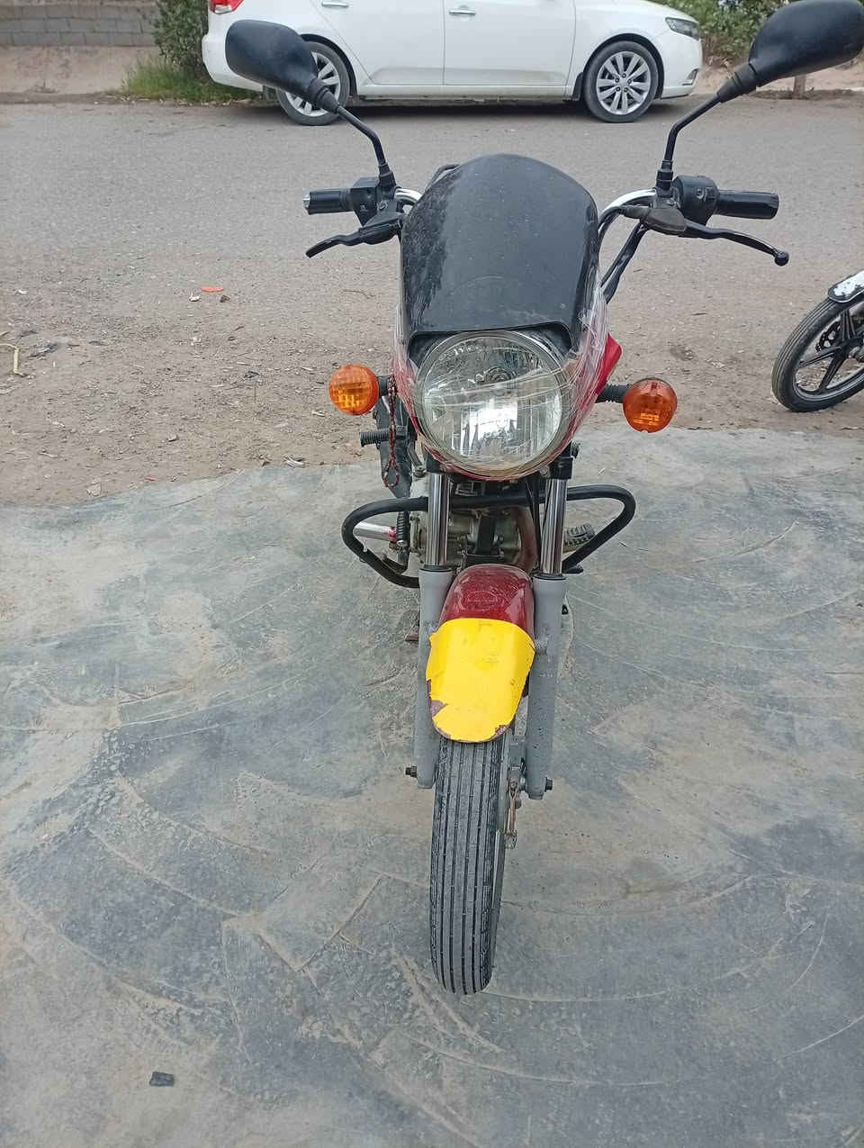 بوكسر موديل 2018شغال هندر سف بس جان متروك ولفار كارض الوايرلت وصارله شهر من يطلع دخان يعني بيع كايم اوراق كامله للترقيم كبل سعرة 550بي مجال قليل ***********
