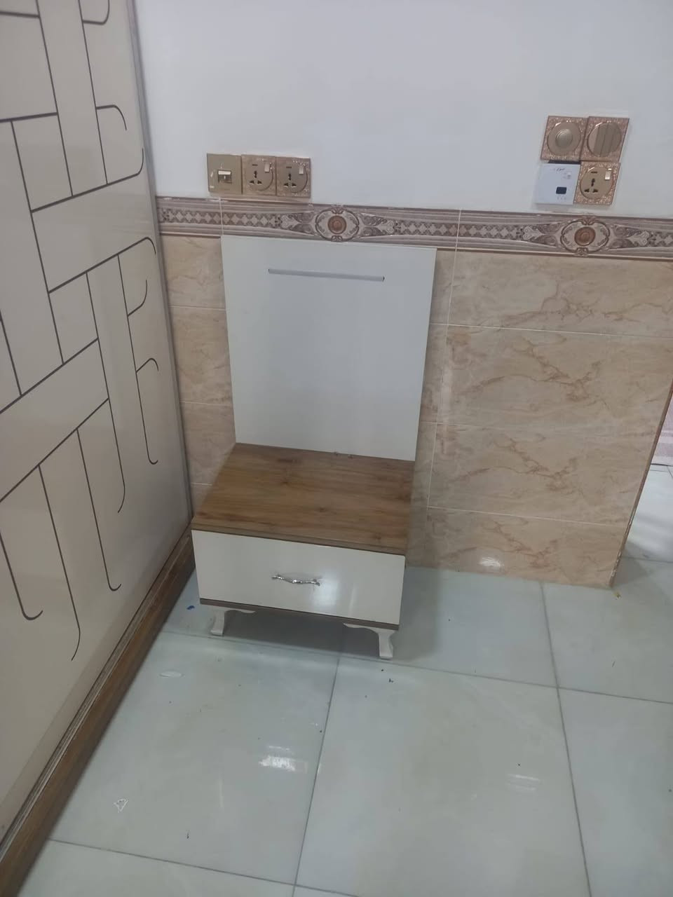 السلام عليكم اغراض للبيع للاستفسار الاتصال على رقم ***********
