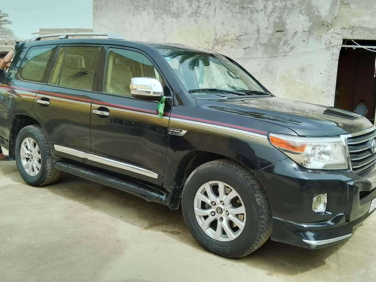 سلام عليكم سياره لاندكروز مديل ١١ ستنيه محدثه ١٥ سياره بسمي شخصين  مررس فقط من ١٠ لي ٨ حاسب قناعه هاي سياره جاهزه تخم تاير جديد تبريد مكينه اكسن كل عل شرط مروس فقط هذا رقمي اي ستفسار ***********
