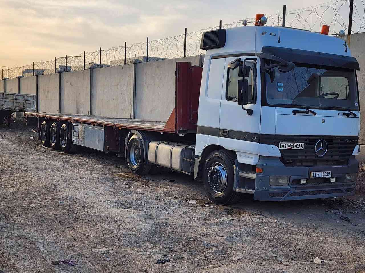 سلام عليكم اكتروز للبيع موديل ٢٠٠٠ السيارة جاهزة تخم تاير 
وباقي التفاصيل اتصل ما ارد عل تعاليق ***********
العنوان بغداد مجاور مستشفى الفضيلية

