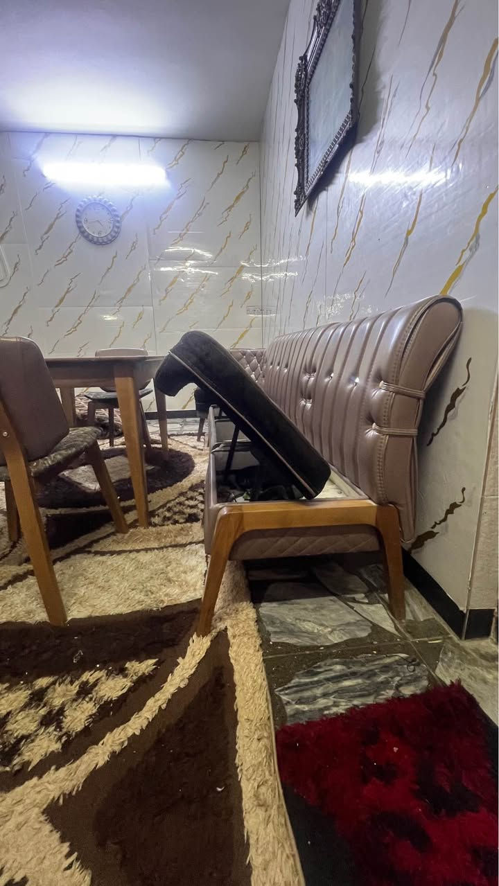 ميز طعام تركي من هوم سنتر مستعمل نظيف بي فقط كرسي مكسور التجوة مال كرسي للبيع يصير مخزن مع تكبير وتصغير مكاني حي الجهاد بغداد *********** بغداد, العراق
