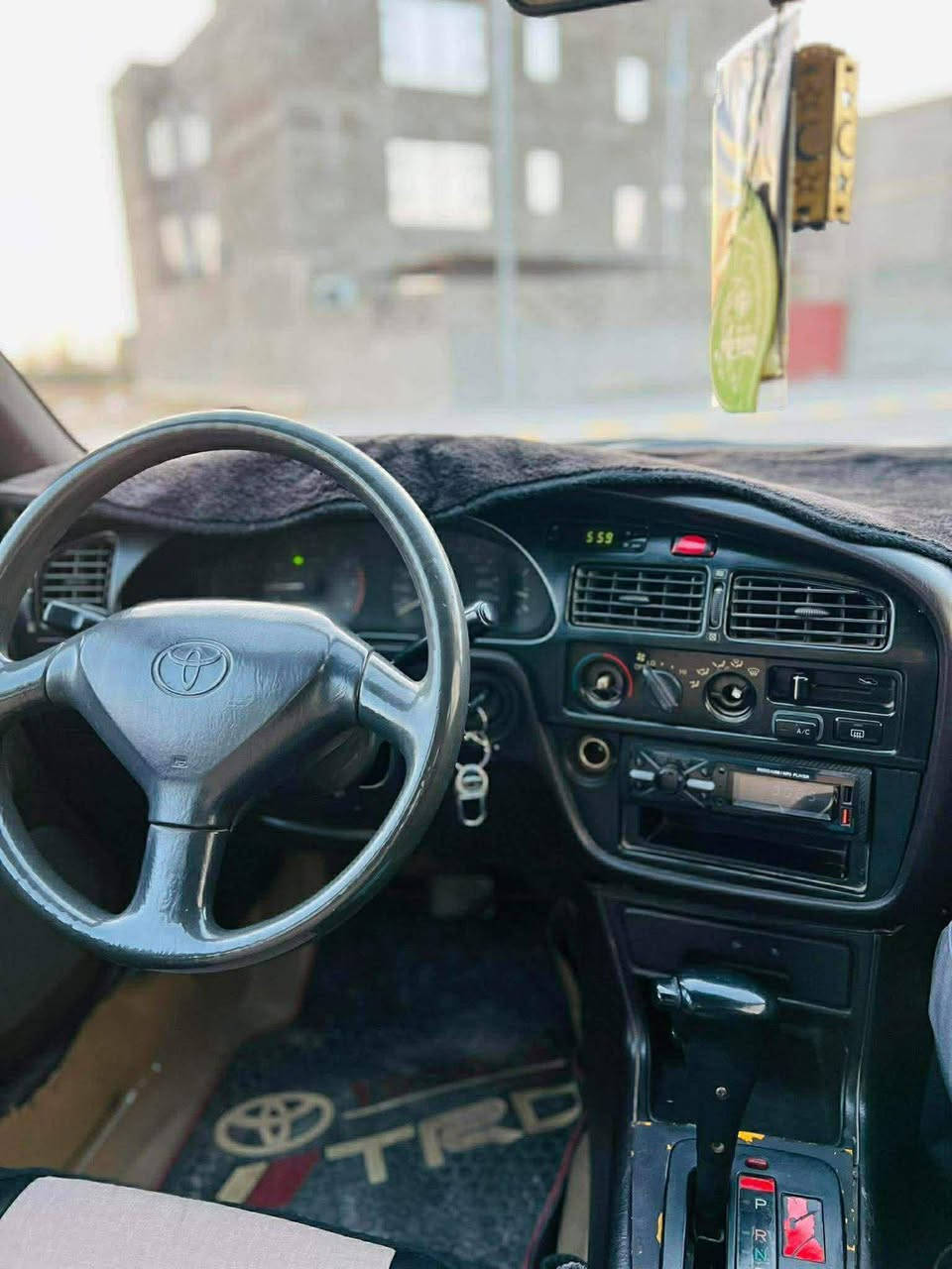 تويوتا كامري موديل 92 لون 
 ابيض
رقم اربيل شرط التحويل والغرامات 
السيارة بلادي يسرى بدون تحوير 
السيارة محرك كير شرط
محرك 4 اسلندر شرط لا تبخير ولا تنقيص 

تبريد ثلج شرط صدر دبلات جدد
اربع جامات كهربائي
قفل مركزي 
السيارة جديدة داخل وخارج وترايها فول 
السيارة بسعر مناسب جدا 52 وبيها مجال للشراي 
العنوان صلاح الدين تكريت
للأستفسار ***********
