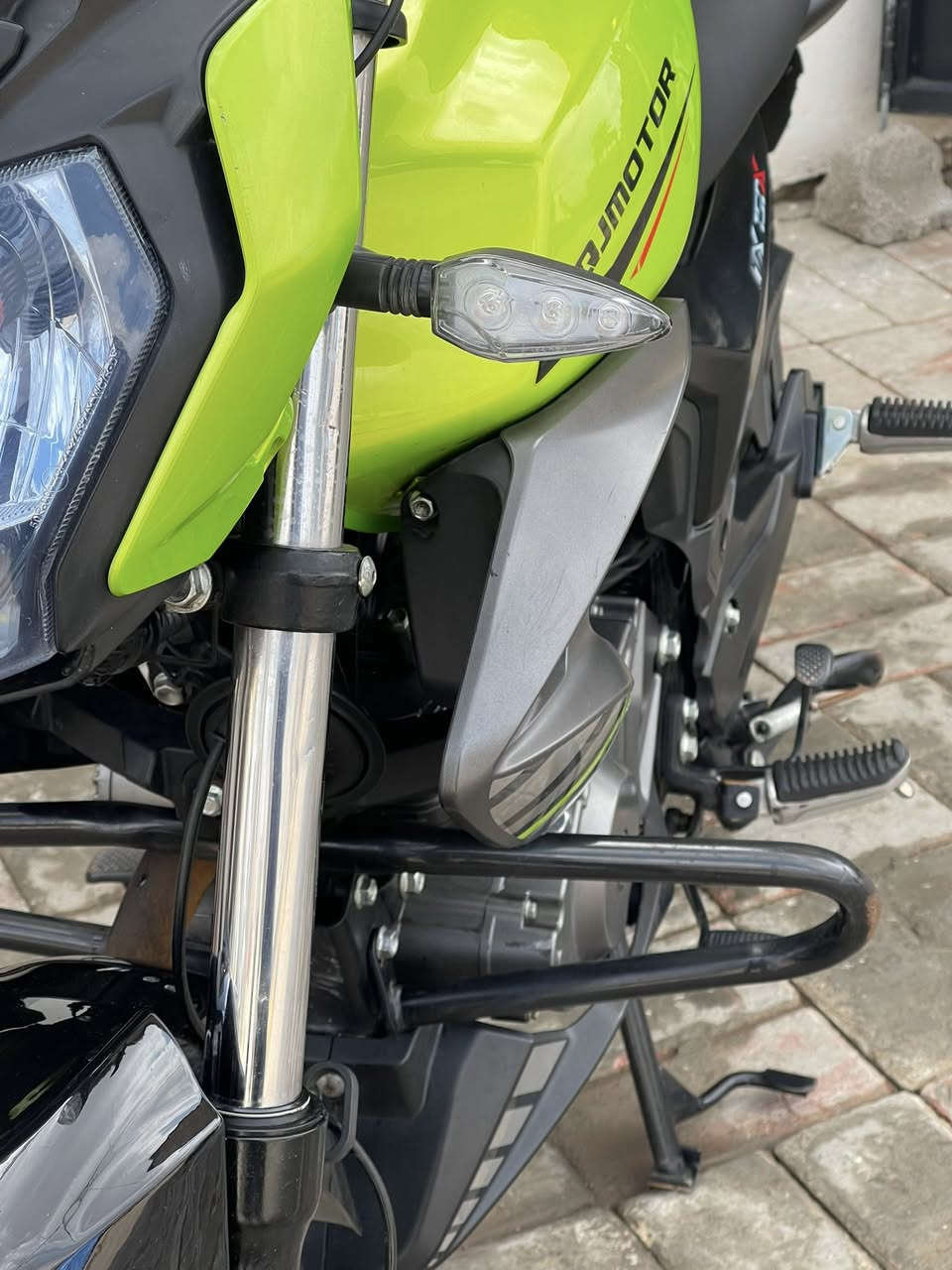 السلام عليكم 
دراجه كيوجي للبيع حجم المحرك 150Cc
 العنوان الرمادي شارع 17
للاستفسار ***********
