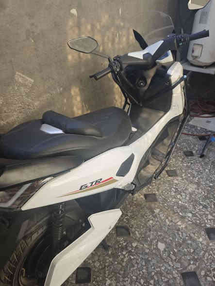 دراجة شحن GTR  استخدام 4 ايام فقط للبيع
حجم بطارية 50
ملف 3000
دراجة خير من الله رزنة وجديدة سعرها 2 مليون قفل 
***********
