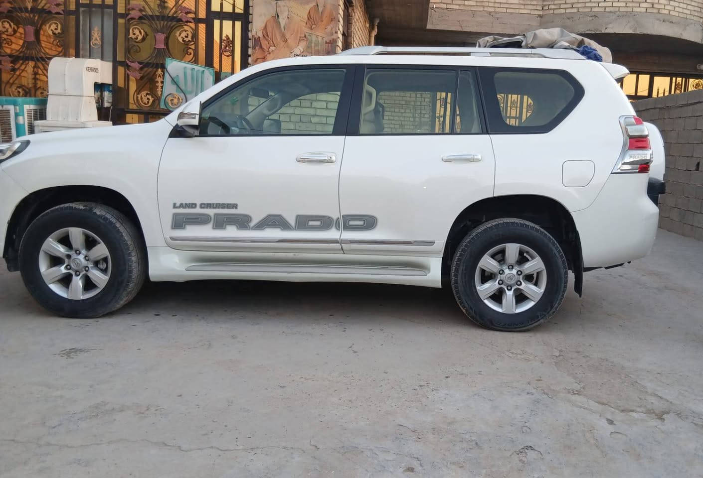 السلام عليكم
برادو 2014 كويتي 
المواصفات فول
 ستيه سلندر 
سبعه راكب 
 فتحه بصمه 
شاشه /کامره
 كشنات إلاماميه كهربائيات تشغيل عن بعد
 ماشيه 135 كم
 صبغ جزئيّ  الدعاميات فقط سيارة مكفوله السعر 325 وبيهه مجال

***********4
