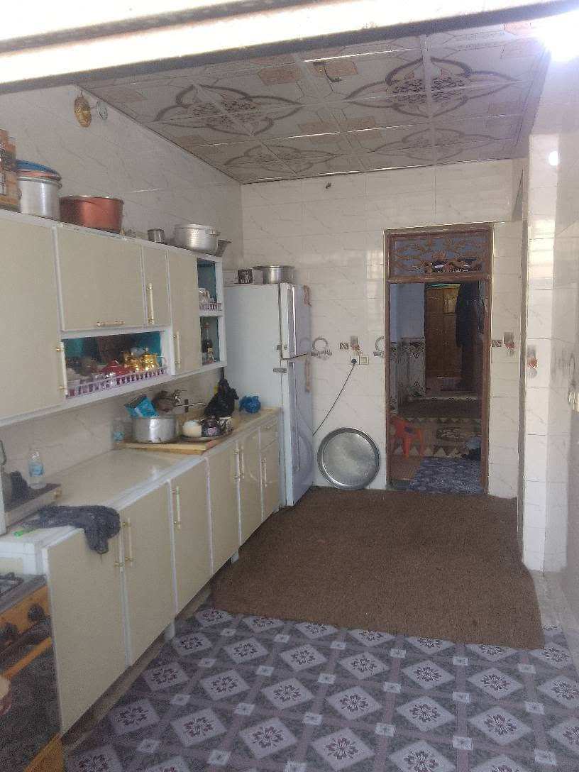 الدار للبيع مساحه الدار 133 بناء  جديد  السقف  عكاده يحتوي على صحيات خارجيه وداخليه  الطابق الاول استقبال ومطبخ وصاله وغرفة والطابق الثاني غرفة وصاله وصحيات  في حي المكرمه قرب شارع السبيس رقم الهاتف *********** النجف, العراق
