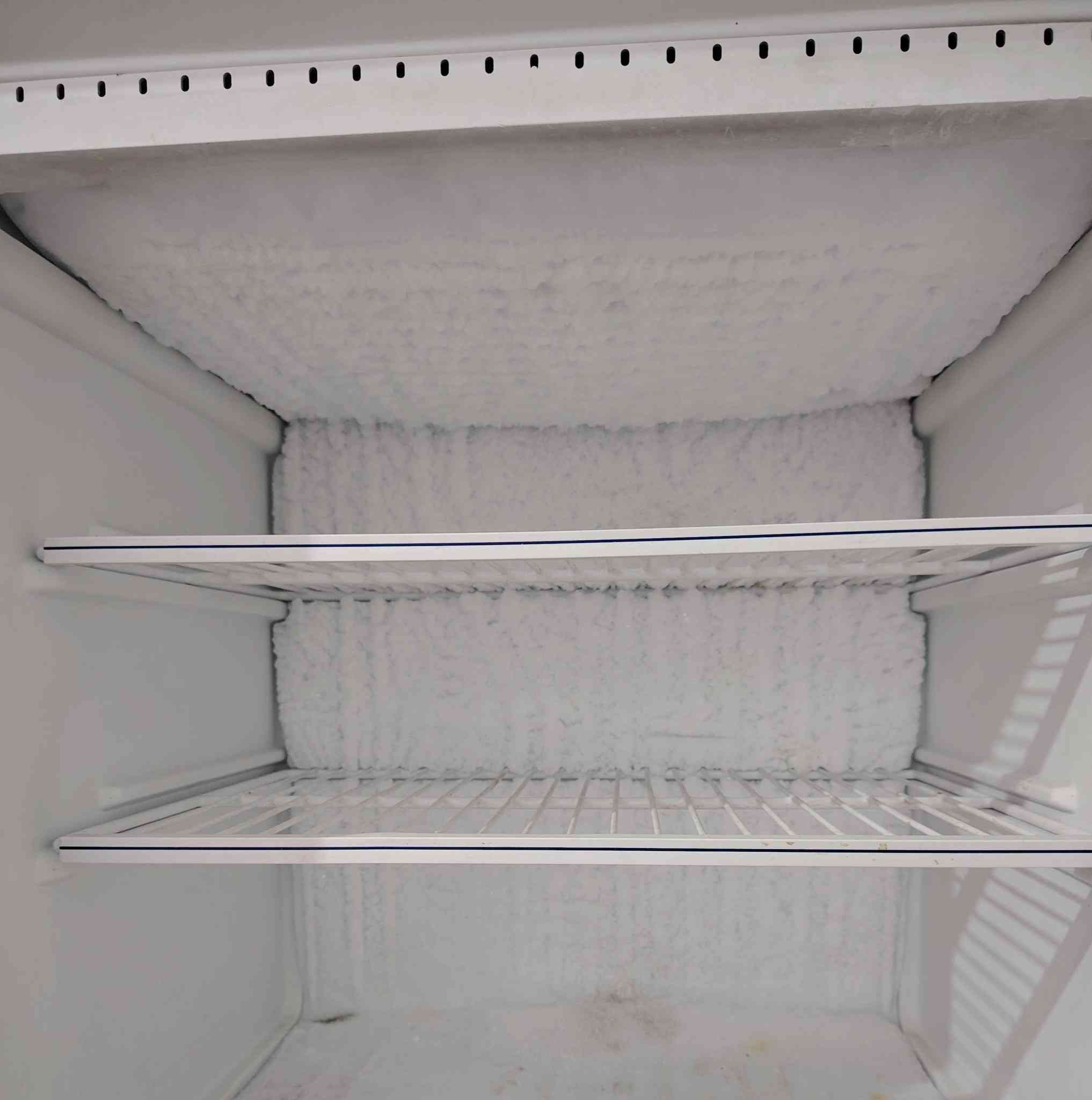 ثلاجة كرافت نظيفة جدا حجم كبير
تجميد ثلج
السعر 125
 حي الجهاد
***********
ابو حيدر
