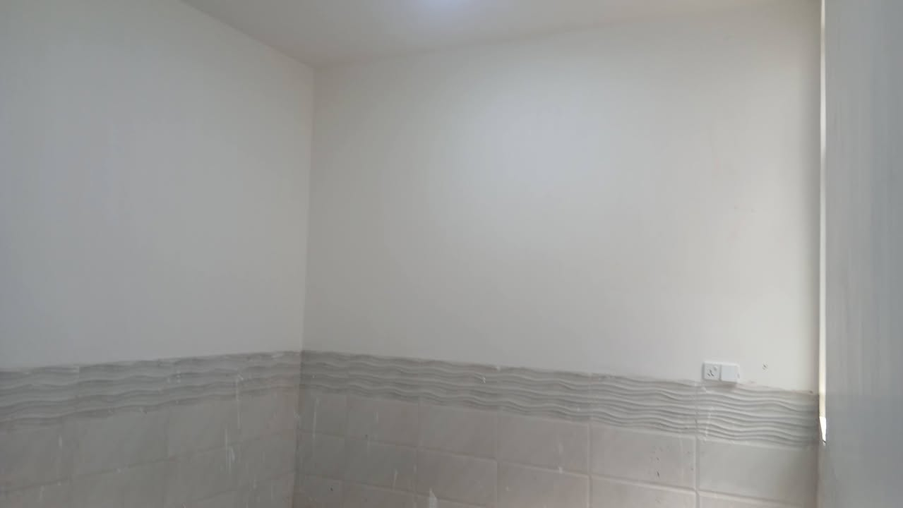 بيت ١٠٠ متر طابق ونص بحي القدس بناء حديث السعر ١٣٠ 
***********
