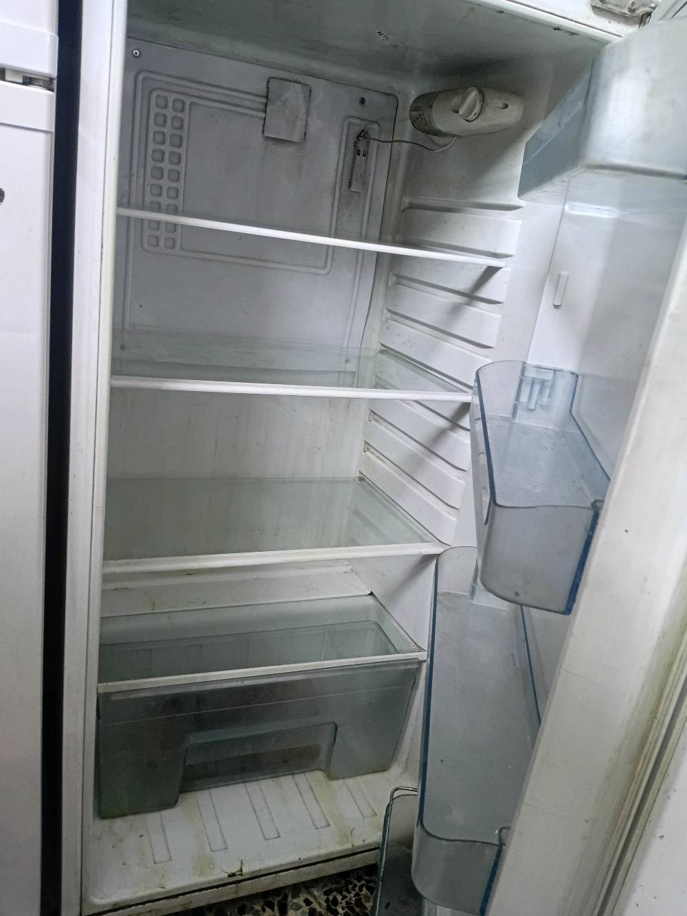 بغداد اعظمية شارع سهام المتولي بيهه زنجار من صفحه وبين البابين مثل مموضحهه بلصوره