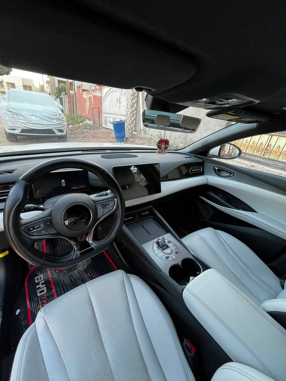 BYD SEAL 06 2025 
ماشية 12 ألف 
بطارية 60km بالشحنة 
كاميرات 360 - 4 كاميرات 
مكفولة بس بيها رصعة بسيطة بباب الصدر 
مكاني الحلة 
السعر 24 مليون


**إذا كنت صاحب هذا الإعلان وتريد حذفه لأي سبب، رجاءا أرسل رسالة إلى الدعم الفني**