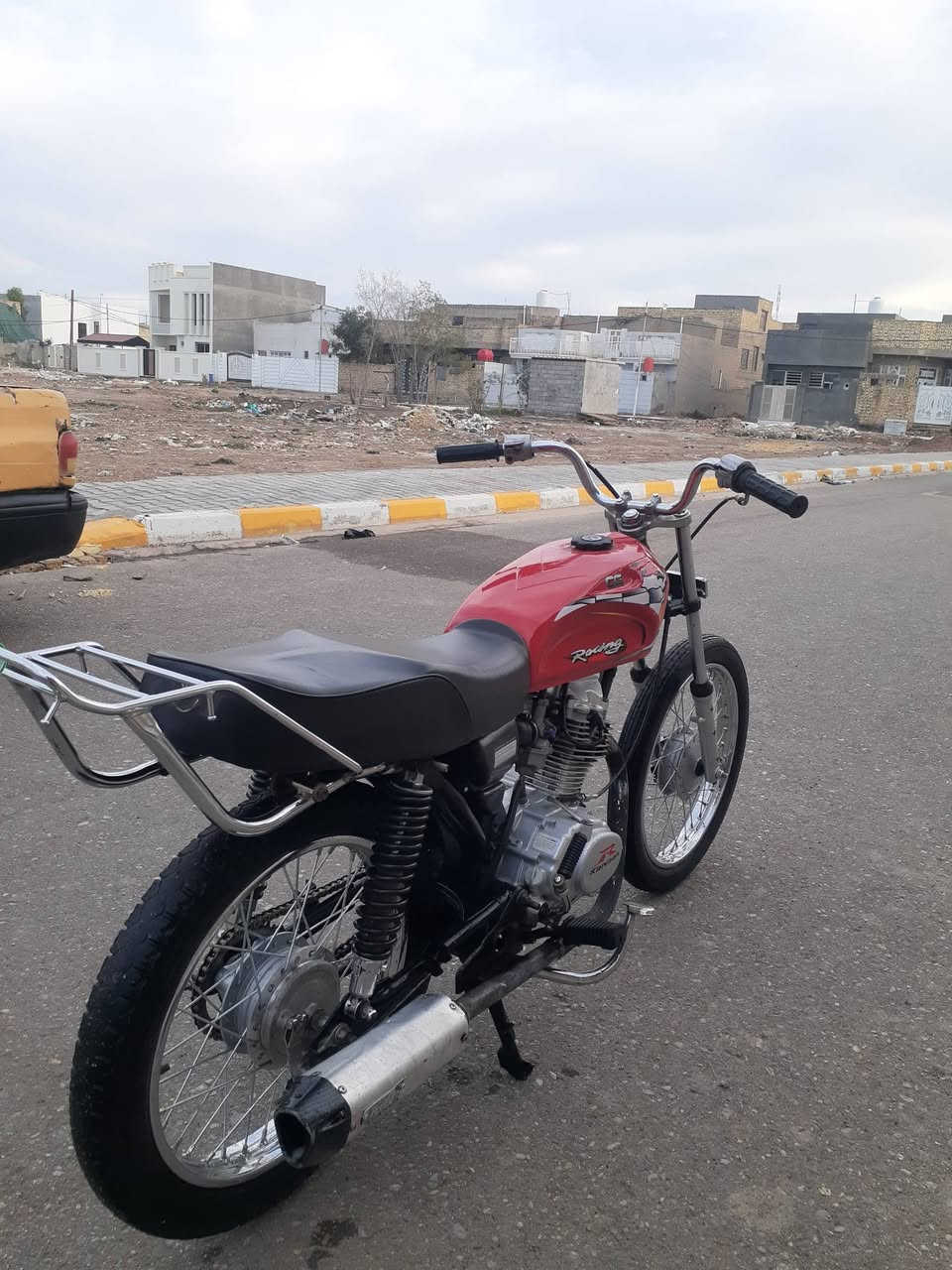 السلام عليكم دراجه للبيع موديل 16 اوراق اصولي تعميره موديل 25 اغراض اصليه دراجه حلوه وجاهزه مكان واسط قضاء الحي والسعر 575 وبيها مجال للشغال والاتصال على الرقم(*********** )
