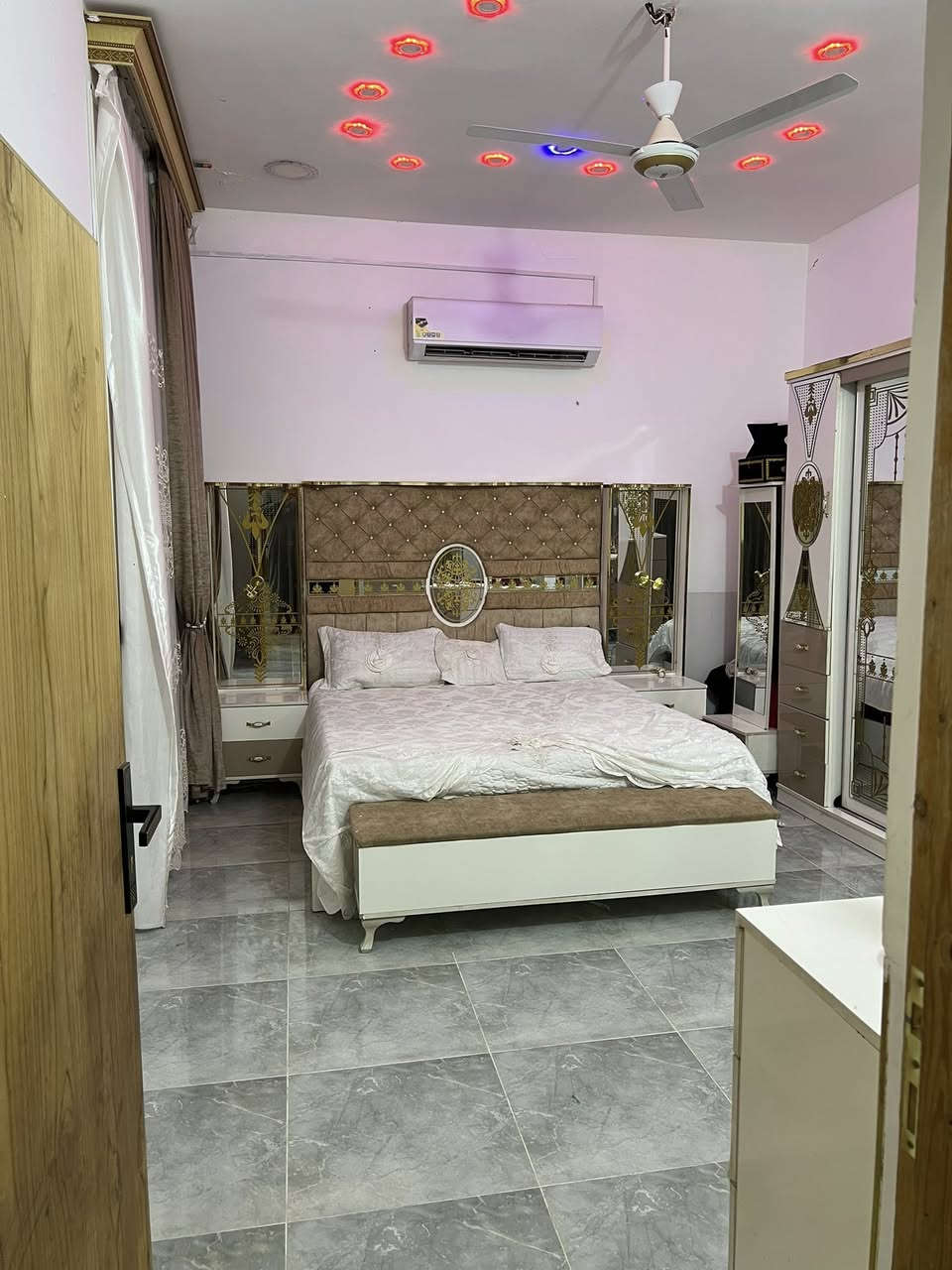 بيت المساحه 160 متر طابو زراعي حي جبيل قرب الجسر الثالث وقريب من شارع 40 الترابي       السعر 60 وبي مجال التواصل ***********
