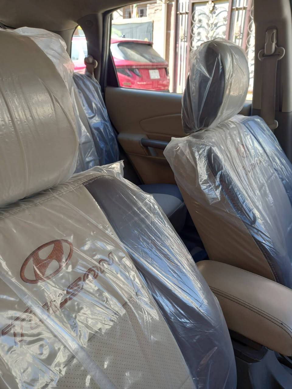 سلام عليكم عندي توسان مديل 2008امريكي محرك ستة سلندر حجم 2700 حادث سيارة جاملغ ايمن بس امامي وبنيد جارد لباقي مكفول رقم بغداد  بسمي تحويل ثاني رقم دولي سيارة بغداد حي اور قرب جامع فردوس سعر 95 ورقة ***********
