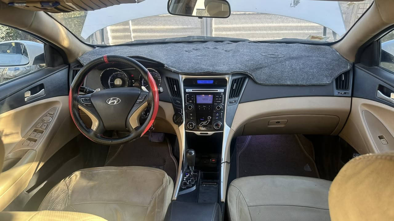 سلام عليكم رمضان كريم
سوناتا 2013 خليجي شركة العامة 
�
مواصفاتها 
2400cc مجفت تجفيت درجه اولى  
4 دسك 
مري شفط
حساس خلفي بلاد
كشن السائق  كهرباء 

 السيارة مريحة جداً واقتصادية بالبنزين
مكيف بارد ❄️ بلادي على وضع الشركة 
صدر نضيف امامي وخلفي 
زوج تايرات امامي جديد والخلفي نضيف 
السيارة بأسمي تحويل ثاني يوم 

مكاني - الدورة - جمعية خير الله

السعر 138 وبيها مجال
 ***********
