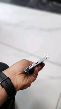 سامسونج ٢٤ الترا مستخدم سهرين فقط غراض الجهاز الاصليه باكيت + كيبل شاح...