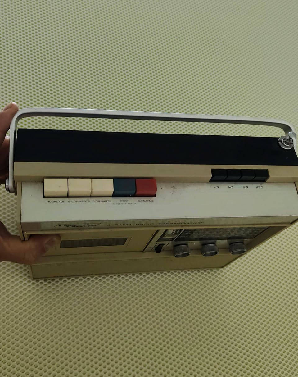 راديو مسجل ايوا شغال 100% 4 موجات وبيه FM
AIWA SOLID STATE TPR-101
اتصل وما أقصر وياك


**إذا كنت صاحب هذا الإعلان وتريد حذفه لأي سبب، رجاءا أرسل رسالة إلى الدعم الفني**