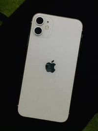 آيفون ١١ • ذاكرة ٦٤ • بطارية ٧٠