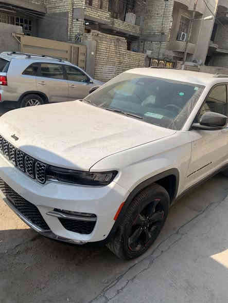 السلام عليكم مرخصت الادمن المحترم جيب الشكل الجديد وارد امريكي حادثه كما موضح بلصوره موديل 23 يرهم مرواس حسب القناعه 
موصفات السياره 
شاشه كبيره 
رارادرات امامي خلفي يعوني توقف طاتي 
حساسات 
رادر مري 
كشنات تدفئ تبريد  
نظام ABS 
اوتو ستوب 
 5 راكب 
تحكمات استيرن 
شفتات 
گير موس
درگه تدفئه 
محرك 360 
مبدل بيهه دعاميه اماميه صبغ بيه دعاميه جاملغ ايسر ودعاميه الخلفيه نصف مصبوغ السياره بأسمي تحويل ثاني يوم السعر 280 وبيه مجال 
***********السياره بغداد تترقم جميع المحافظات عدا الشمال
