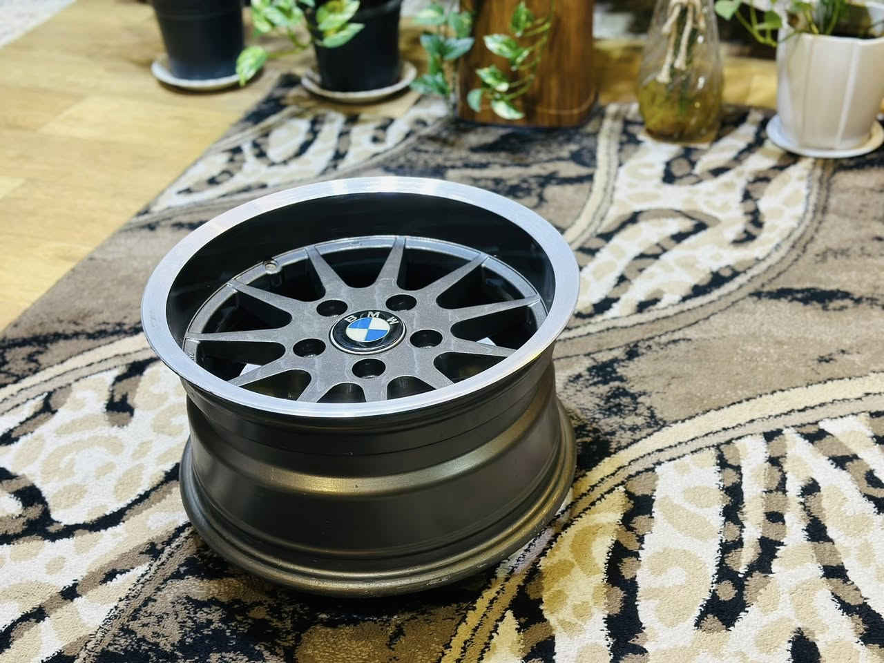 السلام عليكم
تخم البينا قياس 15 اصلي الماني شفة عريضة كعدتة عل سيارة مثل عرض ال m 
سعر 265$ 
بغداد مجمع مشن تقاطع زيوت معرض الصفار يتوفر توصيل 
للاستفسار واتس اب ***********
