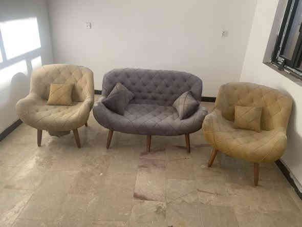 السلام عليكم تخم قنفات للبيع  يحتاجله تنظيف فقط لان متروك 3 قطع السعر 60 وبي مجال العنوان بغداد حي تونس آفاق عربية للاستفسار ‭0771 209 2782‬
